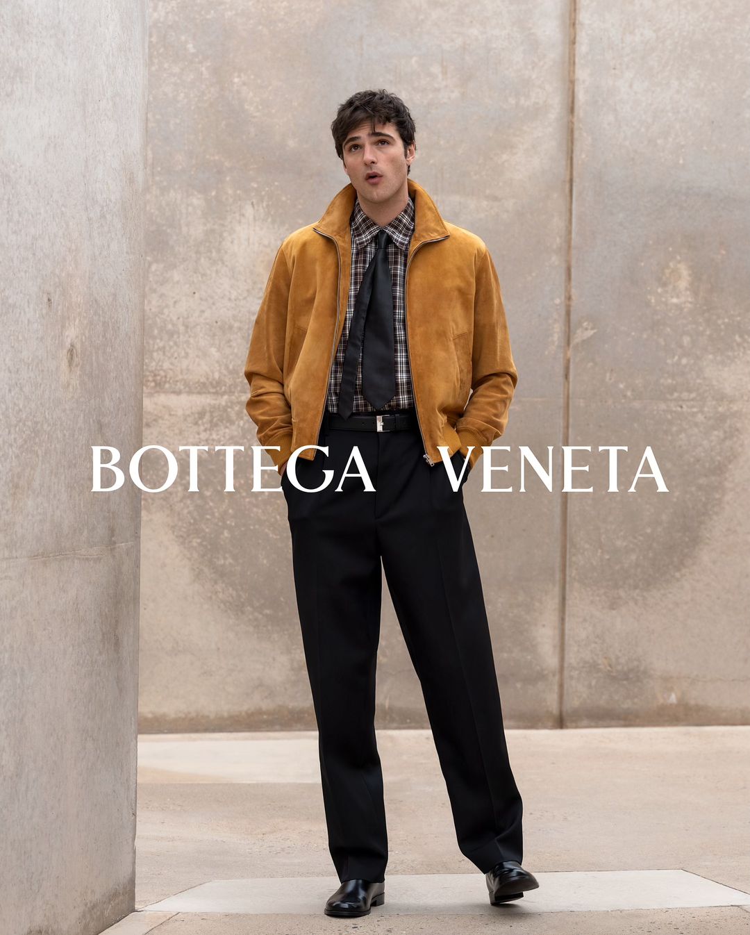 JACOB ELORDI: MOVIMIENTO Y ESTILO CON BOTTEGA VENETA